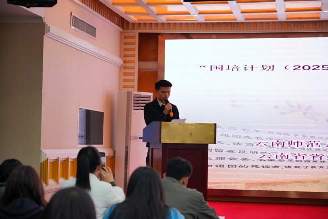 一群人在台上演讲AI 生成的内容可能不正确。