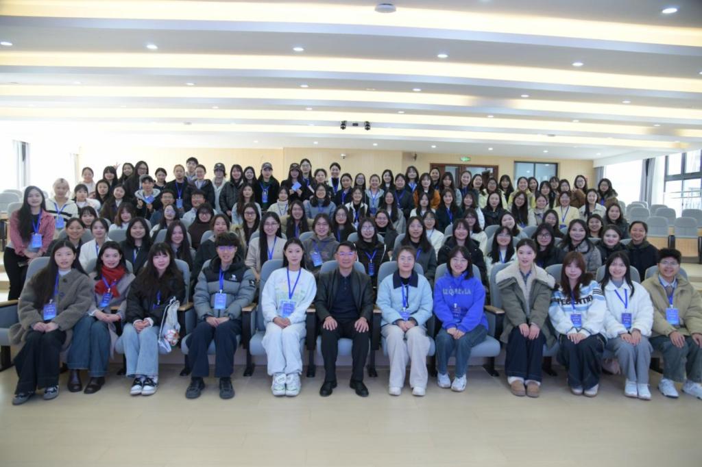 F:/学院照片视频资料/2026年照片/2026.1.5——23 2026年第一期国际中文教育志愿者岗前培训/结业典礼/新闻稿图片/DSC_6686.JPGDSC_6686