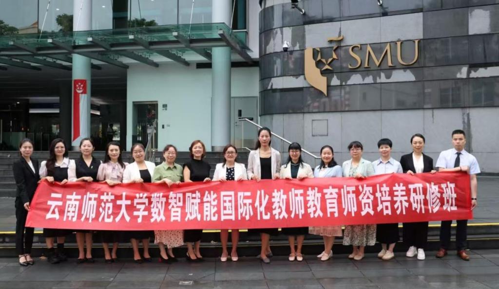 图片包含 建筑, 路, 男人, 大AI 生成的内容可能不正确。